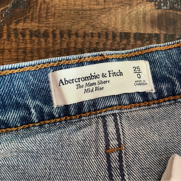 Abercrombie mid rise jeans shorts - Picture 3 of 3